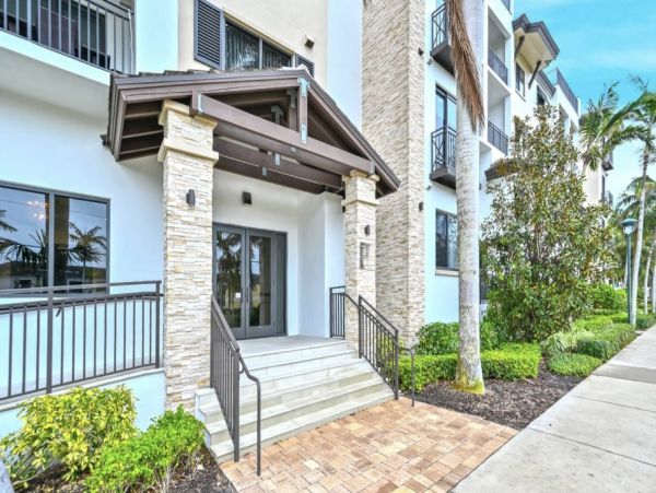 Downtown Naples Three-Bedroom Condo With Private Elevator